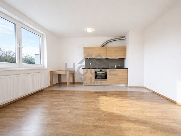 Prodej bytu 2+kk 51 m² (Jednopodlažní) - foto 2