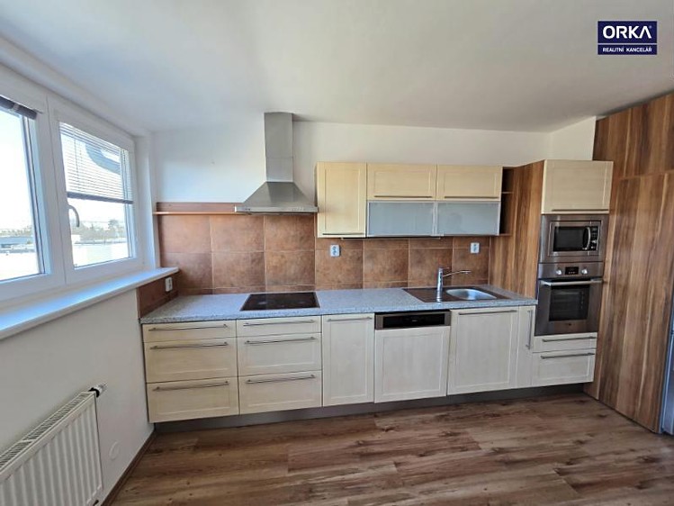 Prodej bytu 4+kk 100 m² (Podkrovní) - foto 4