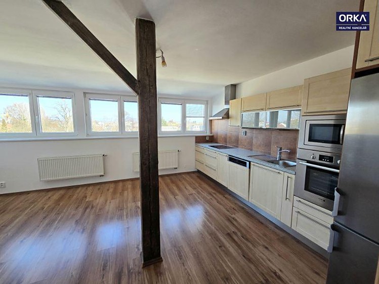 Prodej bytu 4+kk 100 m² (Podkrovní) - foto 3