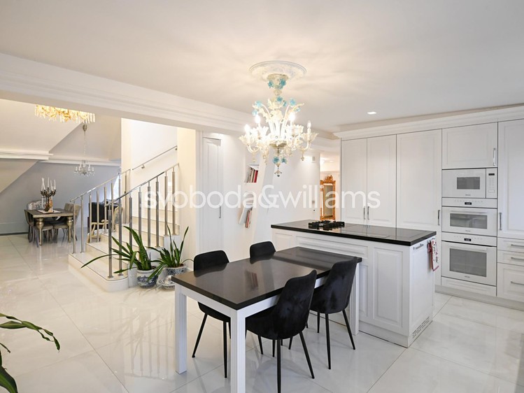 Prodej bytu 6 pokojů a více 240 m² - foto 4
