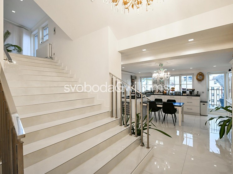 Prodej bytu 6 pokojů a více 240 m² - foto 3