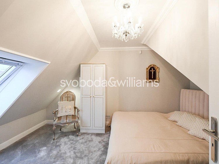 Prodej bytu 6 pokojů a více 240 m² - foto 7