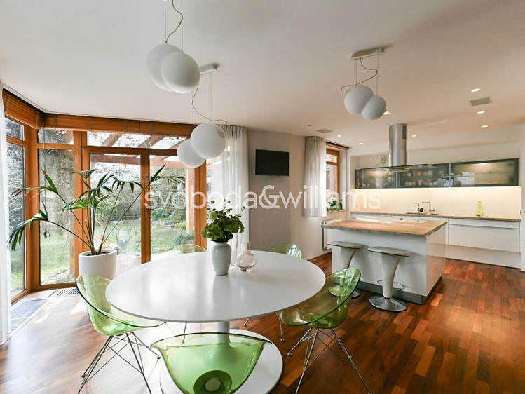 Prodej bytu 6 pokojů a více 224 m² - foto 1