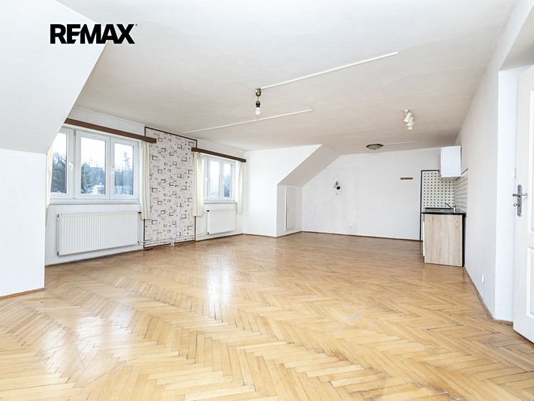 Prodej bytu 2+kk 71 m² (Podkrovní) - foto 4