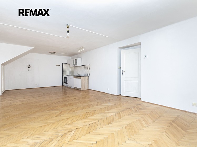 Prodej bytu 2+kk 71 m² (Podkrovní) - foto 5