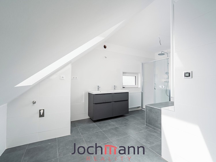 Prodej bytu 3+kk 64 m² (Podkrovní) - foto 5
