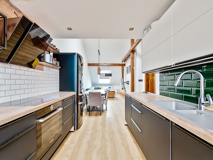 Prodej bytu 5+kk 110 m² (Podkrovní) - foto 2