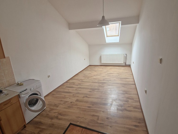 Prodej bytu 1+kk 24 m² (Jednopodlažní) - foto 3