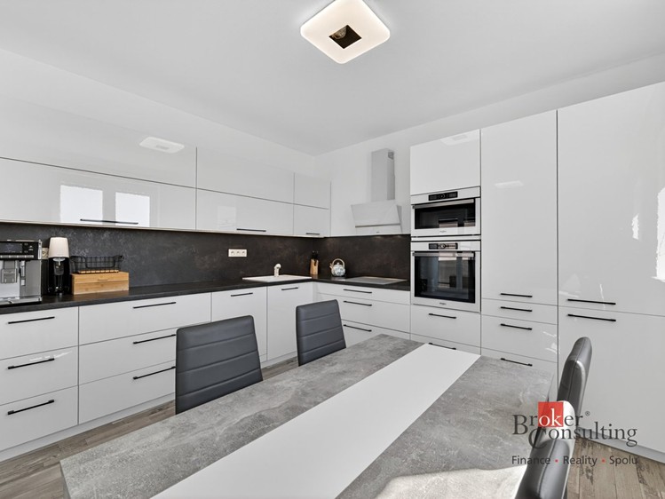 Prodej bytu 4+kk 80 m² - foto 3