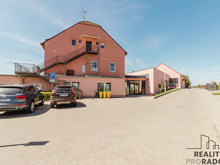 Pronájem bytu 2+1 69 m² - foto 1