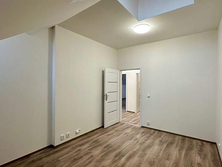 Pronájem bytu 3+kk 70 m² (Podkrovní) - foto 8