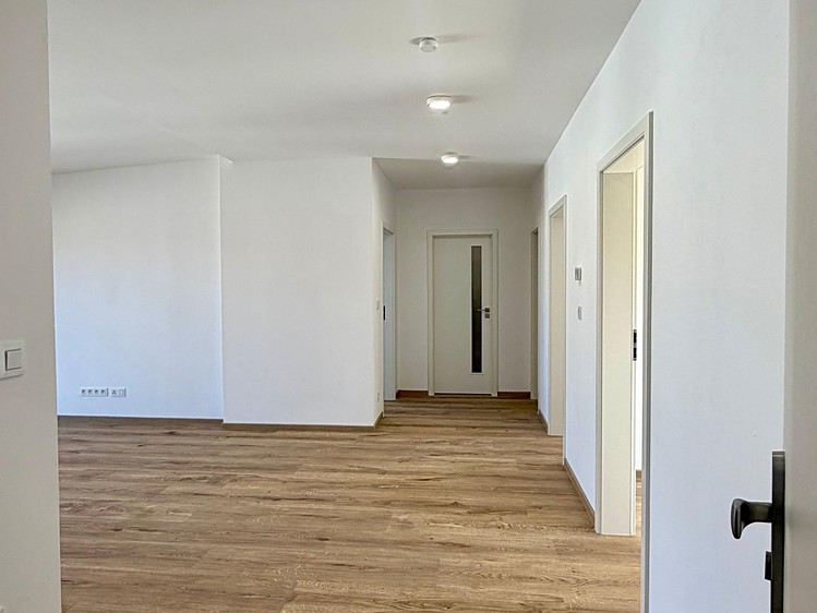Pronájem bytu 4+kk 105 m² (Podkrovní) - foto 3