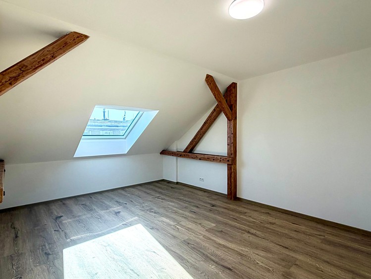 Pronájem bytu 4+kk 105 m² (Podkrovní) - foto 8