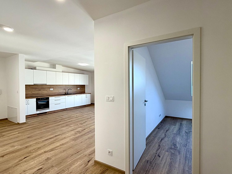Pronájem bytu 4+kk 105 m² (Podkrovní) - foto 7