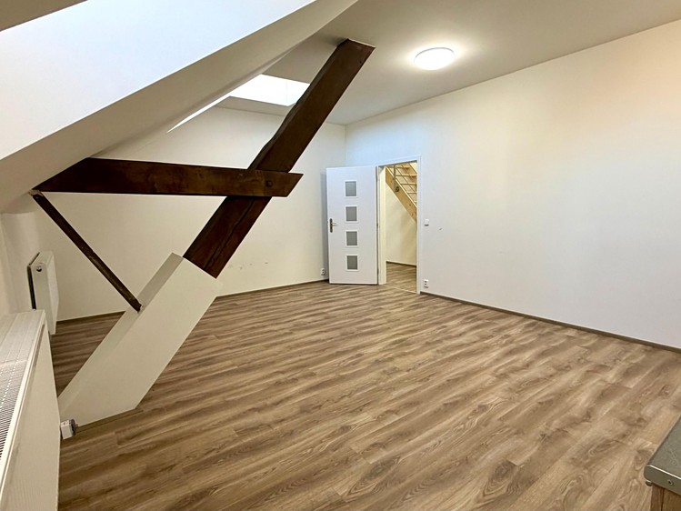 Pronájem bytu 3+kk 75 m² (Podkrovní) - foto 4