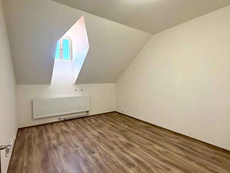 Pronájem bytu 3+kk 75 m² (Podkrovní) - foto 5