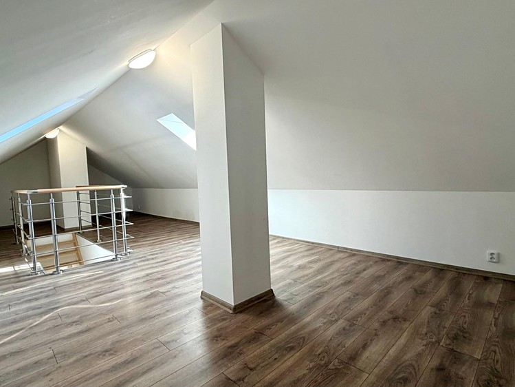 Pronájem bytu 3+kk 75 m² (Podkrovní) - foto 7