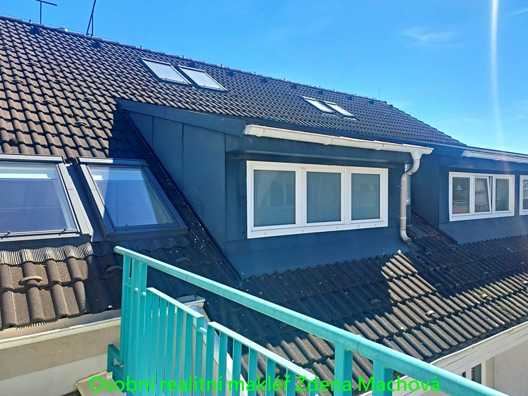 Pronájem bytu 2+kk 48 m² (Podkrovní) - foto 7