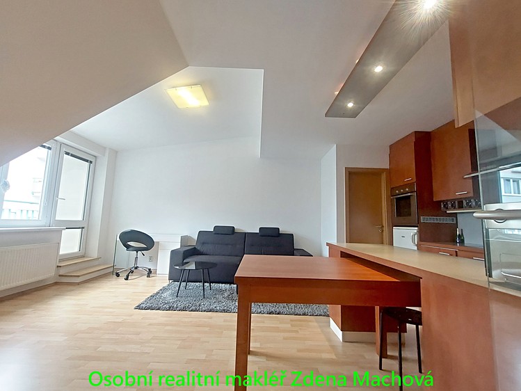 Pronájem bytu 2+kk 48 m² (Podkrovní) - foto 8