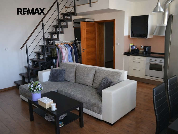 Pronájem bytu 2+kk 49 m² (Mezonet) - foto 2