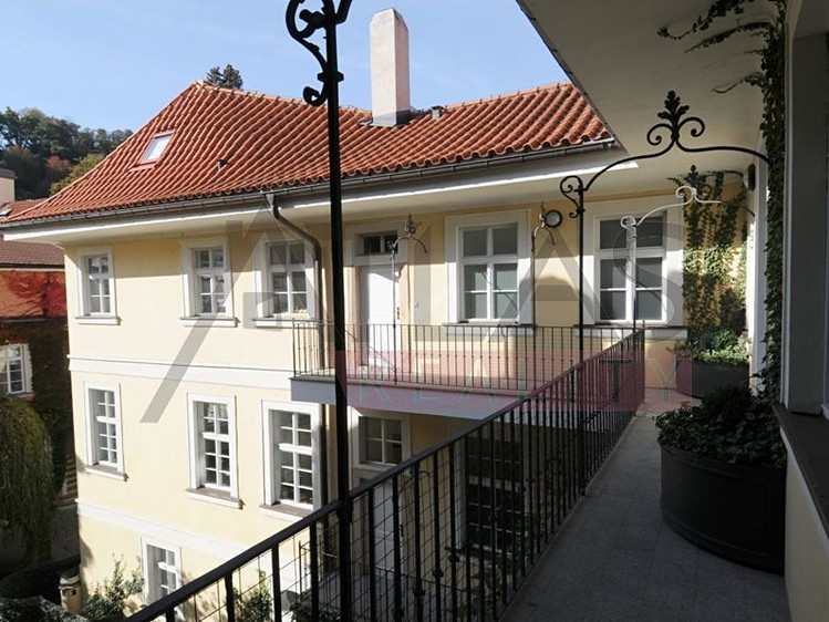 Pronájem bytu 4+1 170 m² - foto 1