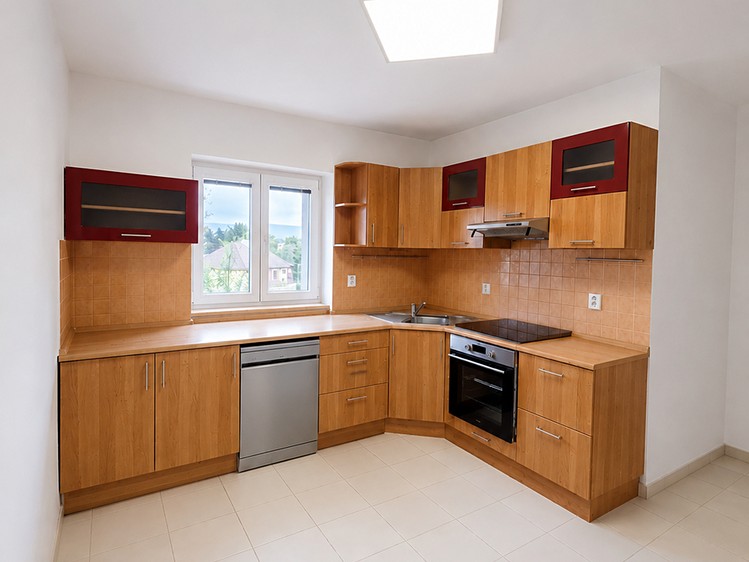 Pronájem bytu 3+1 80 m² - foto 1