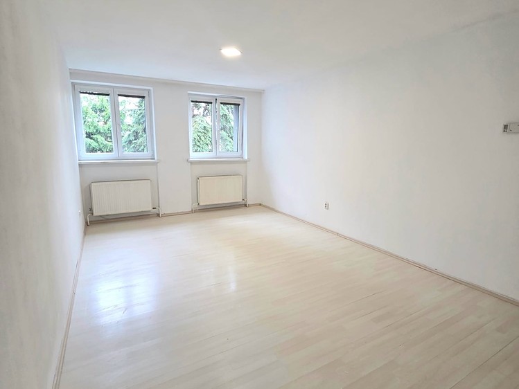 Pronájem bytu 3+1 80 m² - foto 3