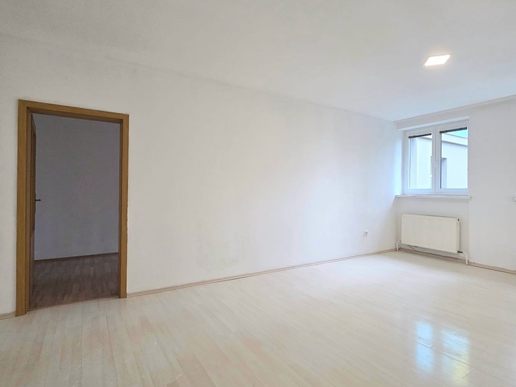 Pronájem bytu 3+1 80 m² - foto 2