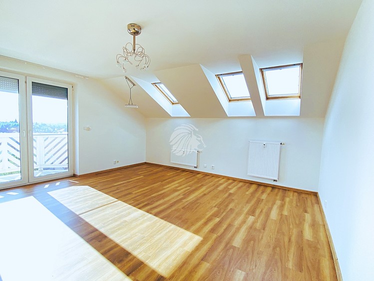 Pronájem bytu 4+kk 93 m² - foto 3