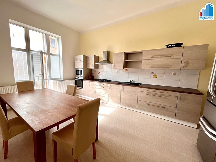 Pronájem bytu 3+1 110 m² - foto 3