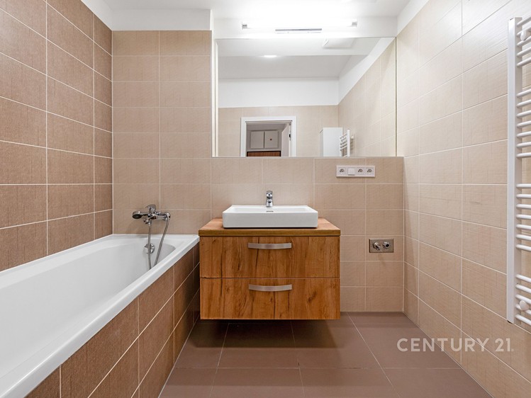 Pronájem bytu 3+kk 75 m² - foto 2