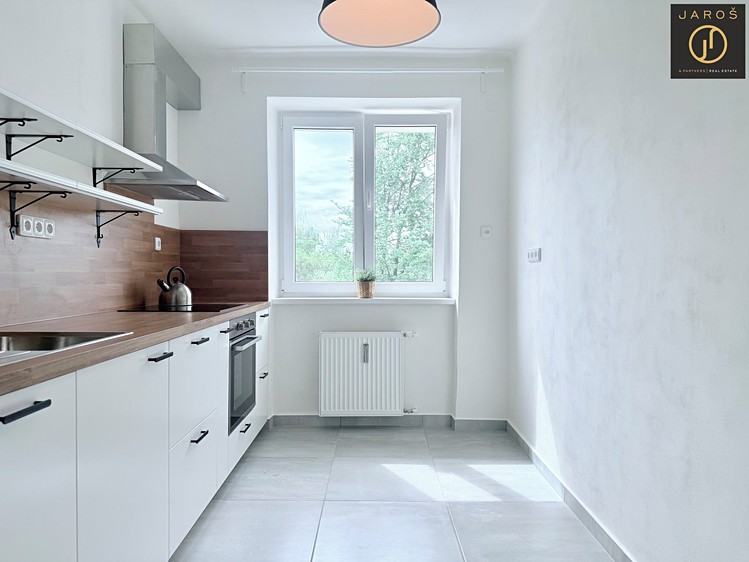 Pronájem bytu 2+1 61 m² - foto 1