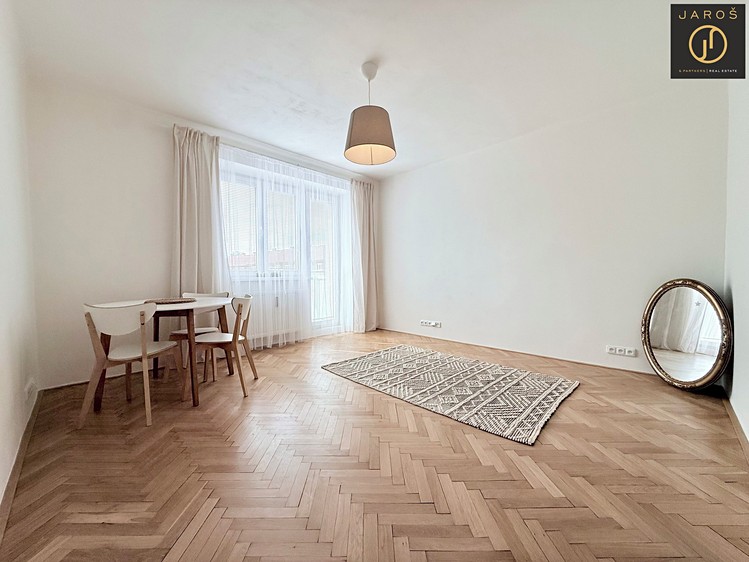 Pronájem bytu 2+1 61 m² - foto 2