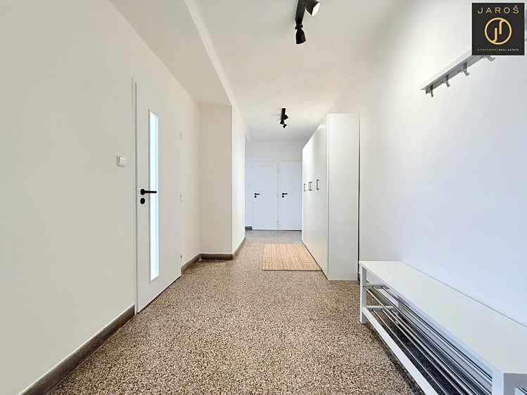 Pronájem bytu 2+1 61 m² - foto 4