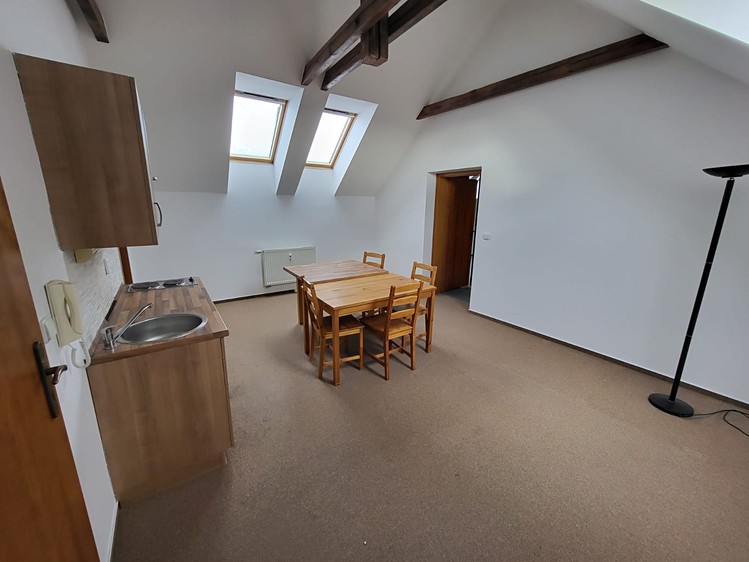 Pronájem bytu 2+kk 66 m² (Podkrovní) - foto 4