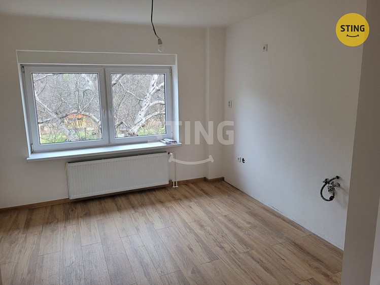 Pronájem bytu 3+1 74 m² - foto 3