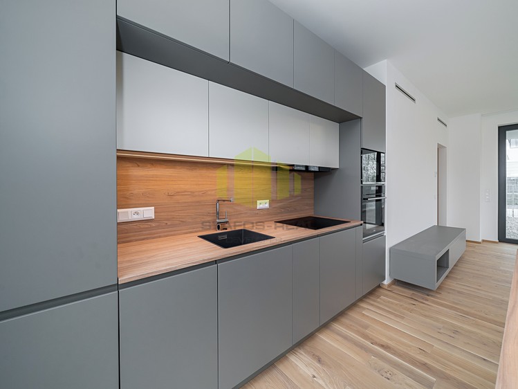 Pronájem bytu 3+kk 94 m² - foto 3