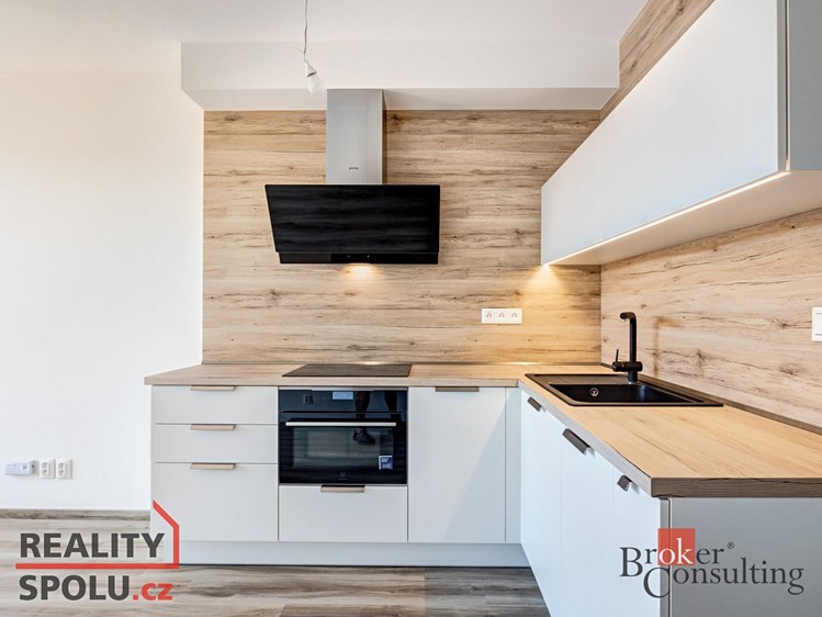 Pronájem bytu 1+kk 38 m² - foto 3