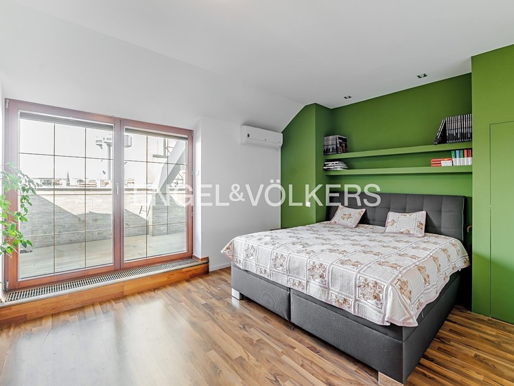 Pronájem bytu 4+kk 150 m² - foto 8