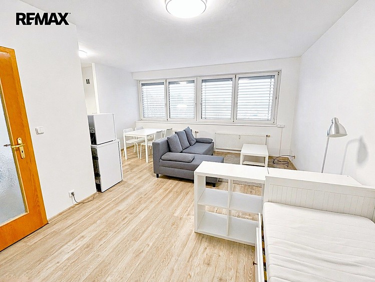 Pronájem bytu 1+kk 34 m² - foto 1