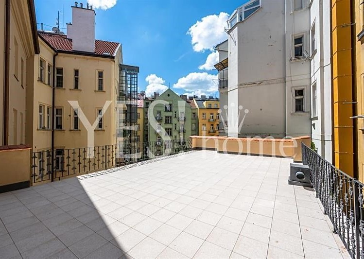 Pronájem bytu 2+kk 125 m² - foto 4