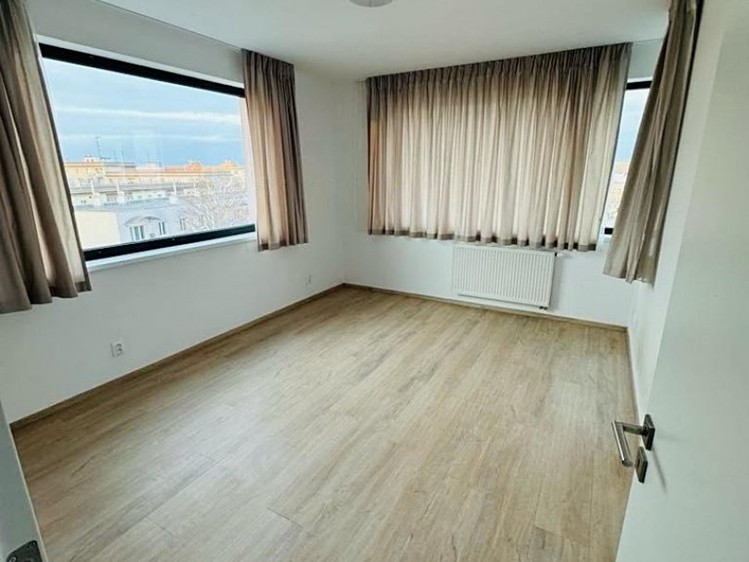 Pronájem bytu 2+kk 55 m² - foto 4