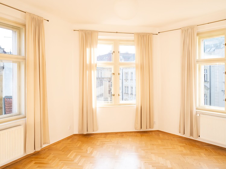 Pronájem bytu 2+1 87 m² - foto 1