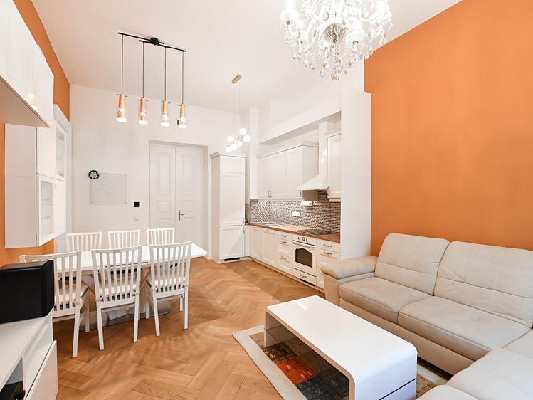 Pronájem bytu 2+kk 70 m² - foto 1