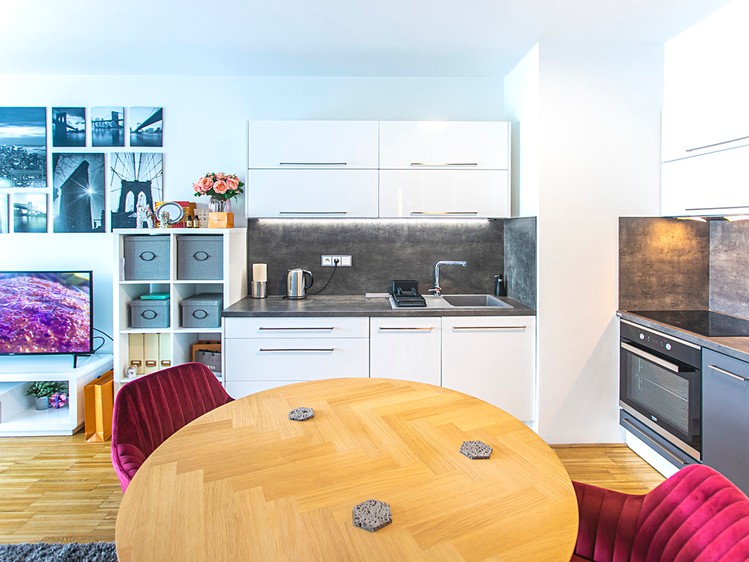 Pronájem bytu 2+kk 59 m² (Jednopodlažní) - foto 1