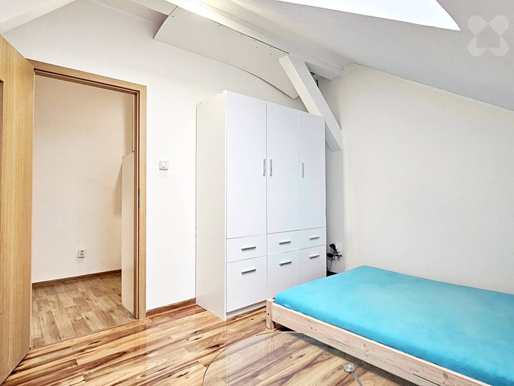Pronájem bytu 4+kk 100 m² - foto 5
