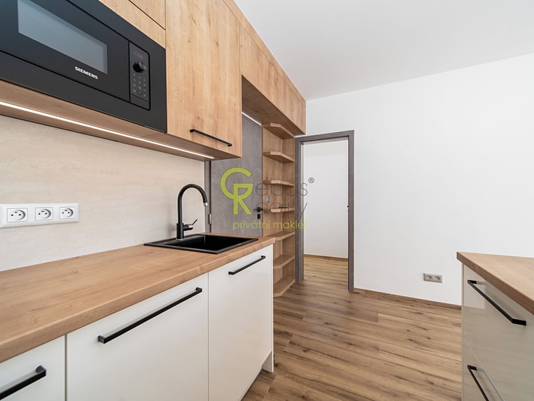 Pronájem bytu 1+kk 30 m² - foto 1