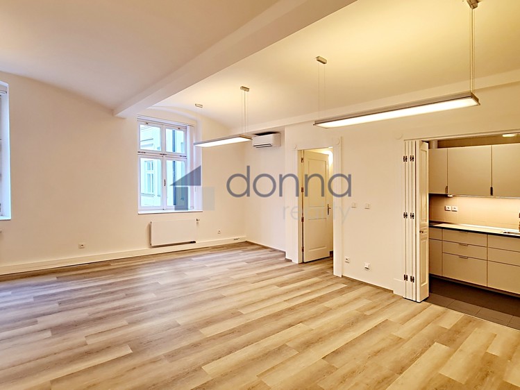 Pronájem bytu 4+kk 155 m² - foto 1