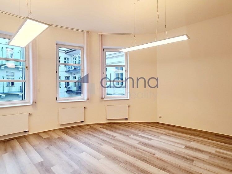 Pronájem bytu 4+kk 155 m² - foto 3