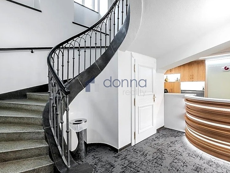 Pronájem bytu 4+kk 155 m² - foto 7